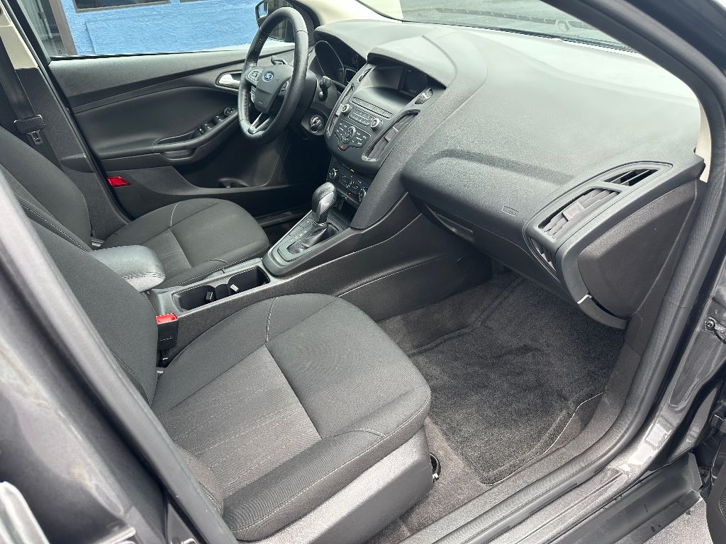 2018 Ford Focus SE - Photo 15