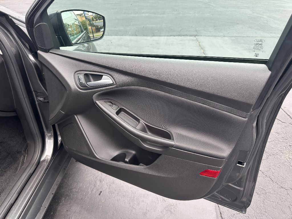 2018 Ford Focus SE - Photo 17