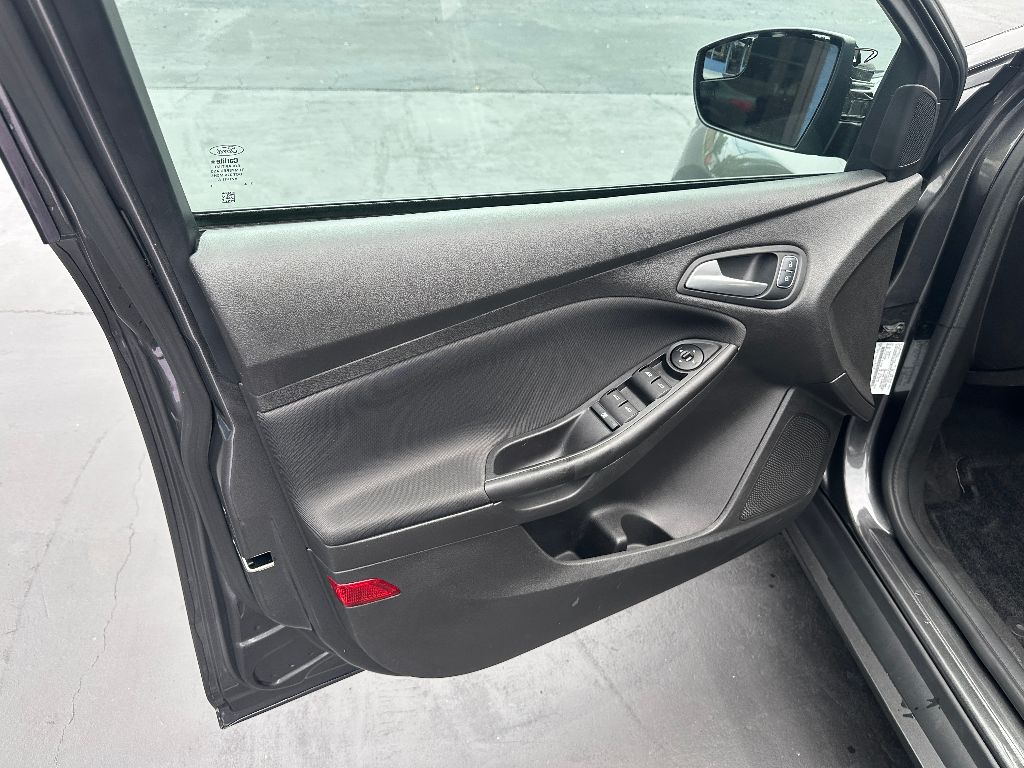2018 Ford Focus SE - Photo 16