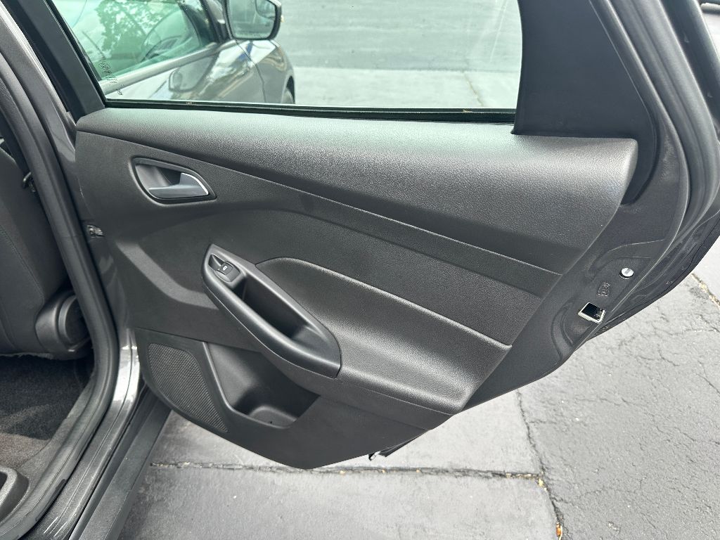 2018 Ford Focus SE - Photo 19