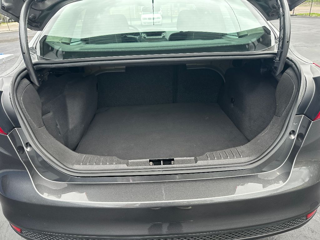 2018 Ford Focus SE - Photo 20