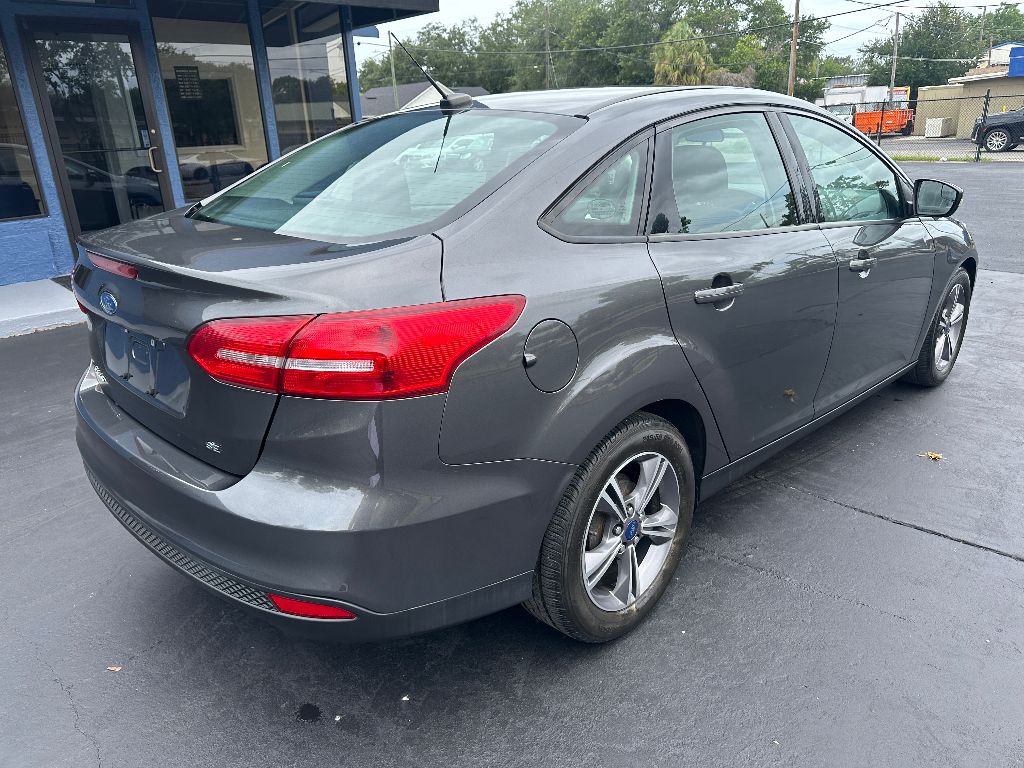 2018 Ford Focus SE - Photo 6