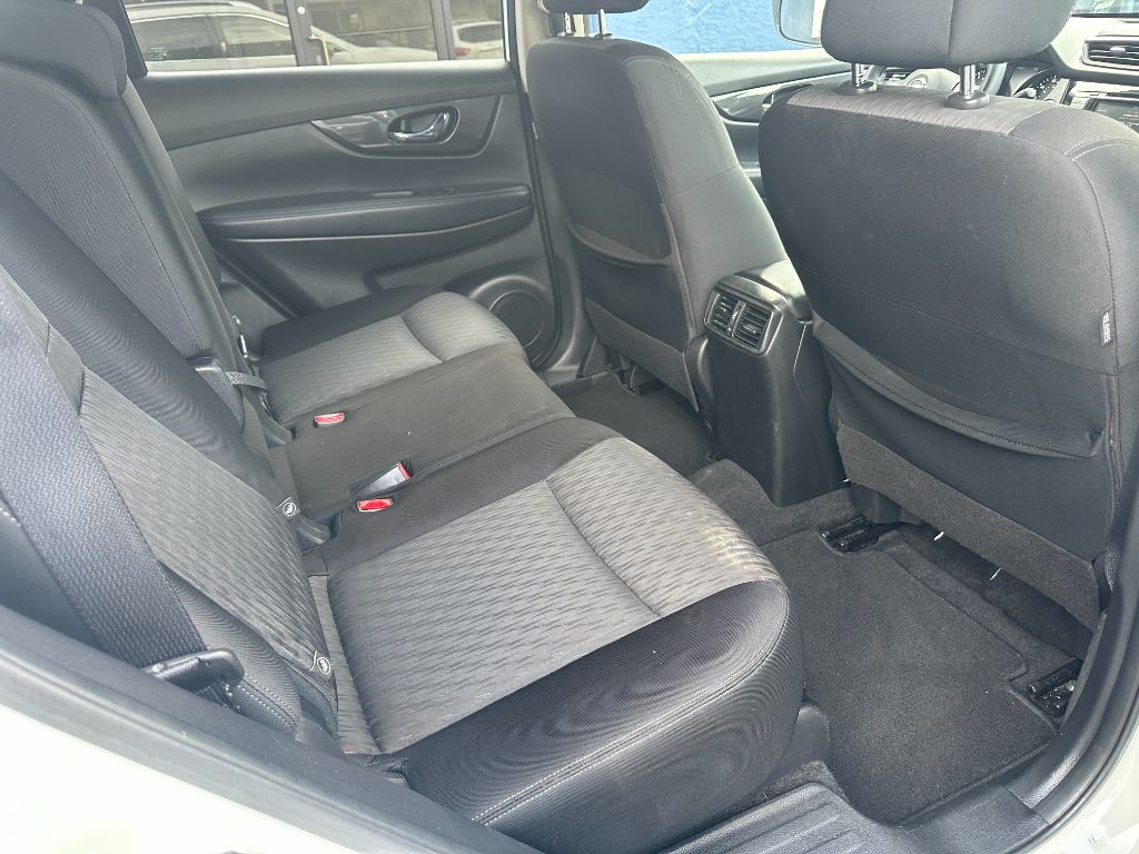2020 Nissan Rogue SV - Photo 14