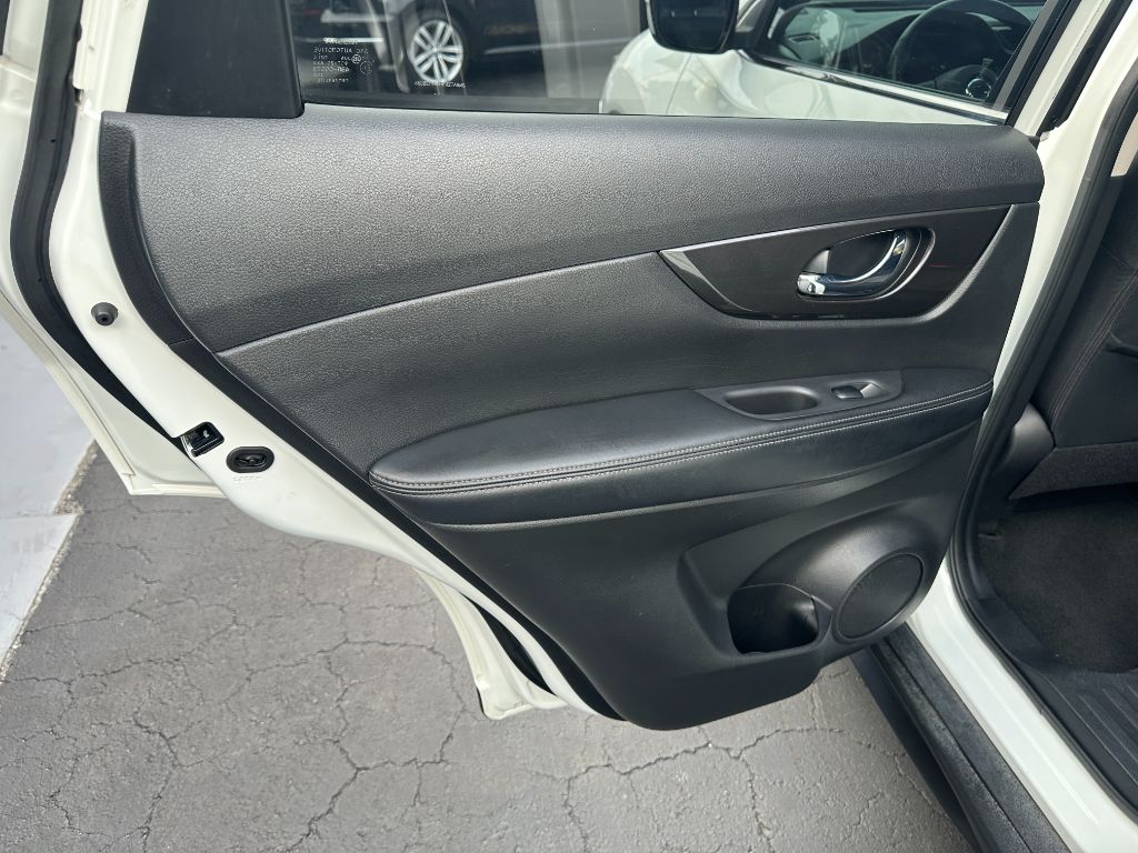 2020 Nissan Rogue SV - Photo 18