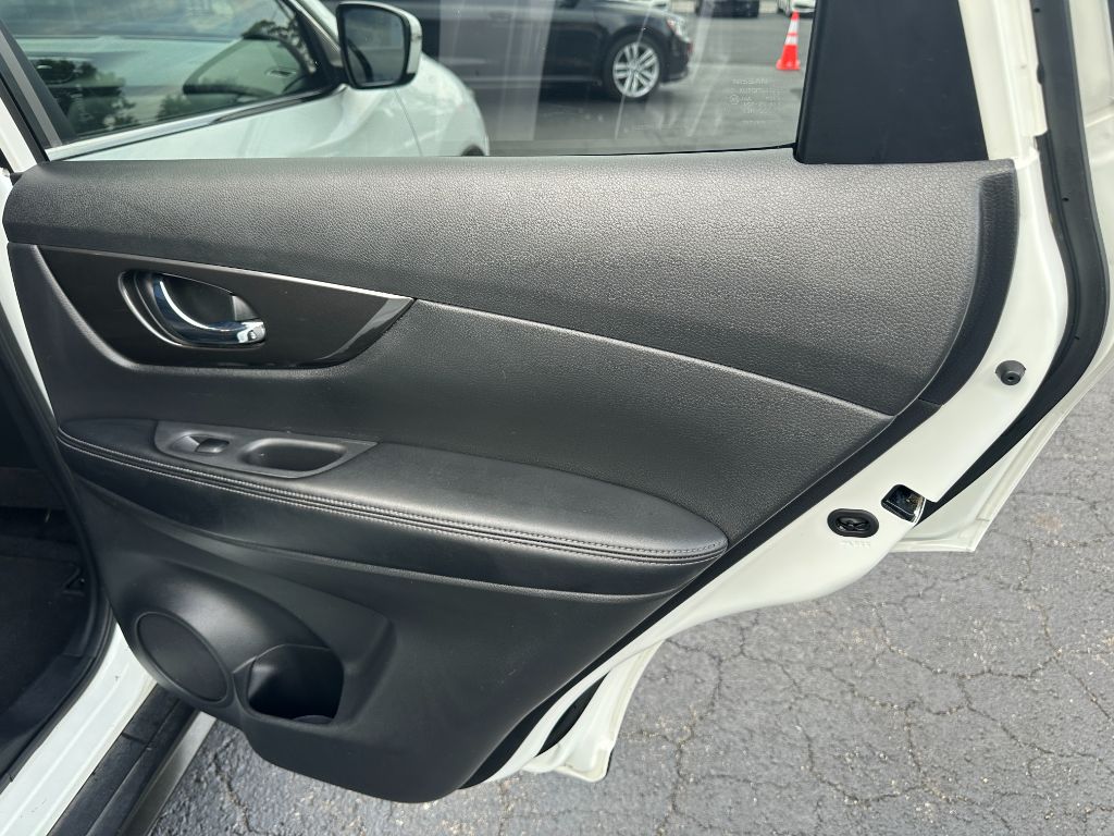 2020 Nissan Rogue SV - Photo 19