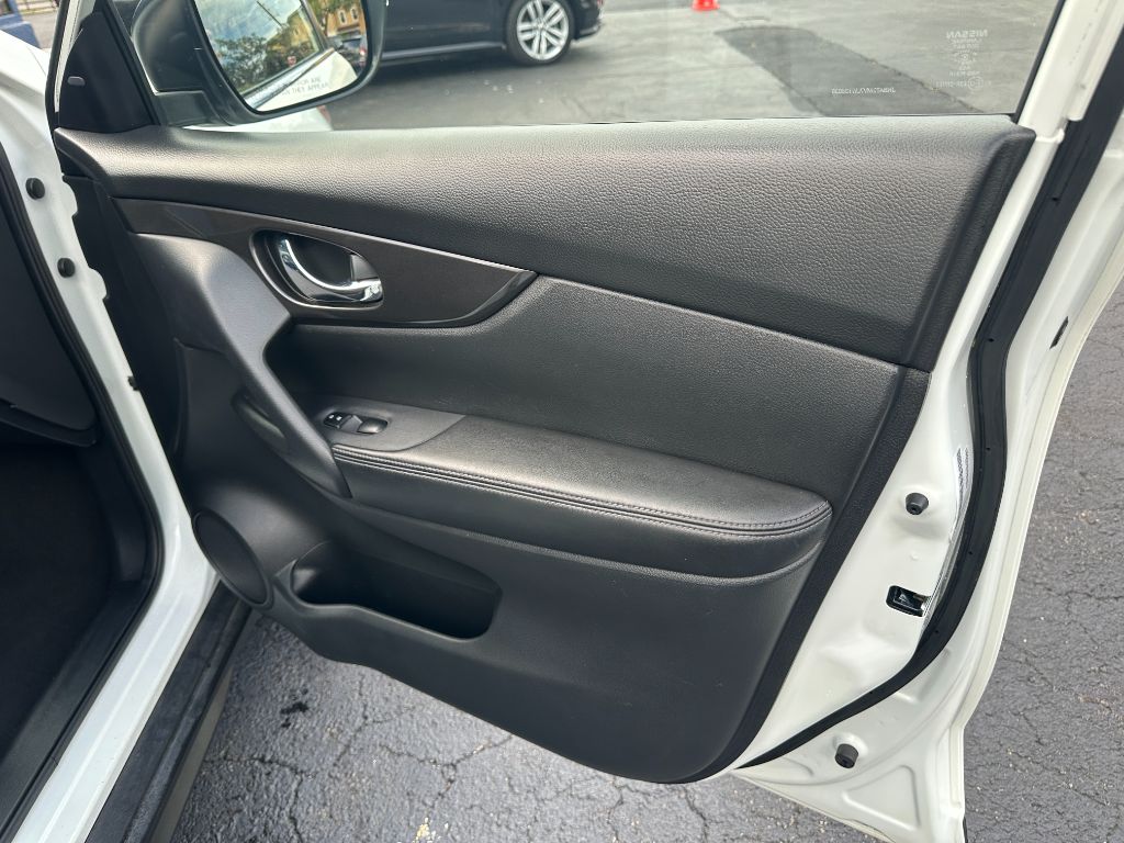 2020 Nissan Rogue SV - Photo 17